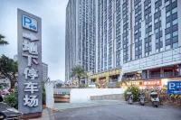 Vienna International Hotel (Liuzhou High-speed Railway Station Liunan Wanda Plaza) - parking