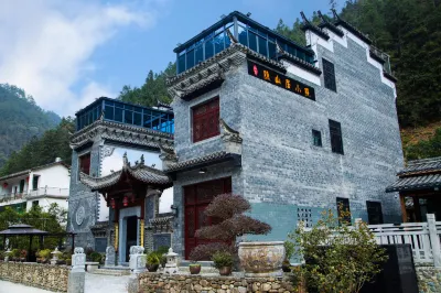 瑤裡隱山居小院民宿 繞南陶瓷主題園區-涼亭附近的飯店