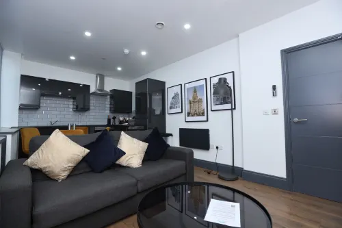 New Oxford House Apartments by Happy Days - Apartments