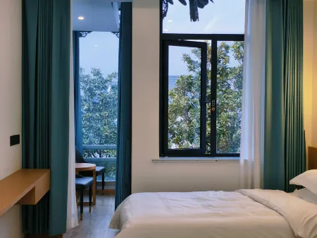 Shuizhuju Small Qinhuai Hotel (Yangzhou Geyuan Dongguan Street) Отели рядом с достопримечательностью «Fuyuan Garden»