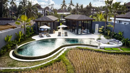 Villa Maravilla by BaliSuperHost Отели рядом с достопримечательностью «Puri Cetho»