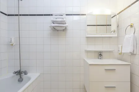 Aparthotel Adagio Access la Défense Léonard de Vinci Отели в г. Курбевуа