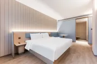 Hanting Hotel (Qiqihar Railway Station Square) Hotels in Qiqihar