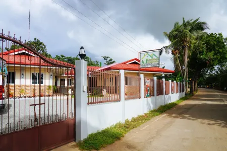 AJ Residences Apartelle Camotes RedPartner Отели рядом с достопримечательностью «Sto. Nino Church»