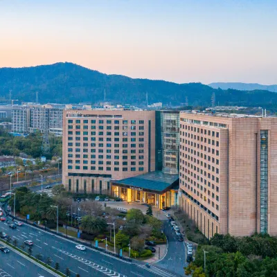 Swissotel Guangzhou Hotels near Private Hualian College
