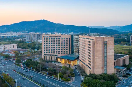 Swissotel Guangzhou Отели рядом с достопримечательностью «Luogang Gymnasium»