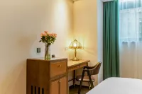 James Joyce Coffetel Hotel (Yuzhou Hengda Sunshine City Binhe Avenue) Hotels near Yuzhou Forest Botanical Garden