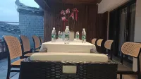 Cloud Hidden Retreat Boutique Riverside Inn (Fenghuang Ancient Town Tuojiang Branch)