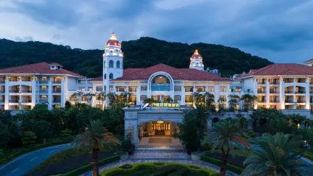 Country Garden Guangzhou Fengyue Phoenix City Hotel Отели рядом с достопримечательностью «Siwanggang Park»