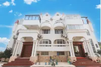 Haiyun Holiday Villa (Beihai International Passenger Port Qiaogang Style Street Store)