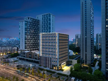 Fuzhou Cangshan Wanda Jinshan Metro Station Atour Hotel Отели рядом с достопримечательностью «Wulongjiang Wetland Park»