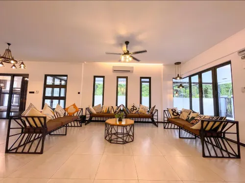Grand Luxurious Home for Huge Groups-（Sleeps 26） Hotels in Sibu