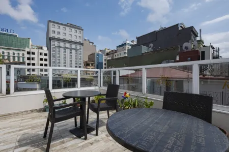 Ten Rooms Istanbul Hotel