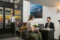 Khách Sạn Dream Boutique và Spa Các khách sạn gần Cầu Thê Húc