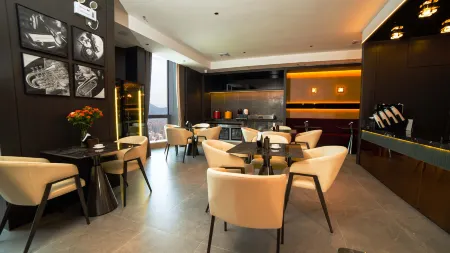 J Hotle Отели рядом с достопримечательностью «Happy Valley»