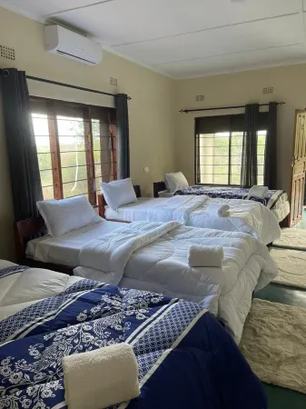 Royal South Luangwa Safaris Lodge