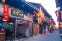 M·PLACE HOTEL(Tingzhou Ancient City Wolong Academy Store) - parking