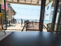 La Ud Lounge and Hostel Hotel di 