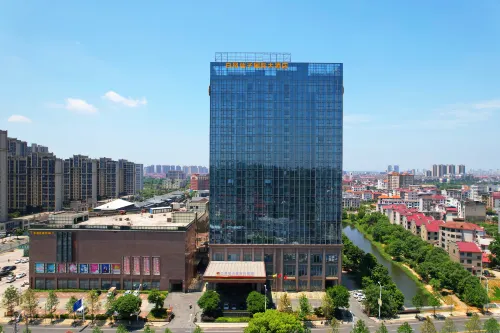 Baifeng Fairy International Grand Hotel (County Government) - parking