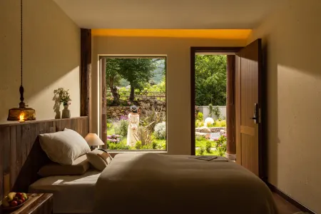 MOUNTAIN SPRING RESORT Отели рядом с достопримечательностью «Lijiang Snow Mountain Falcon Valley Scenic Area»