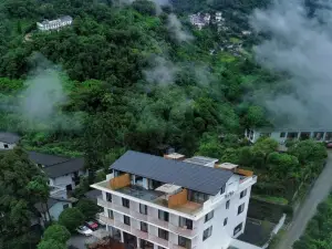 Pure Cloud Hotel