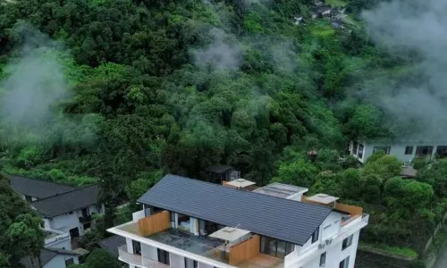 Pure Cloud Hotel