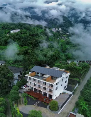 Pure Cloud Hotel Отели рядом с достопримечательностью «Первая звезда»