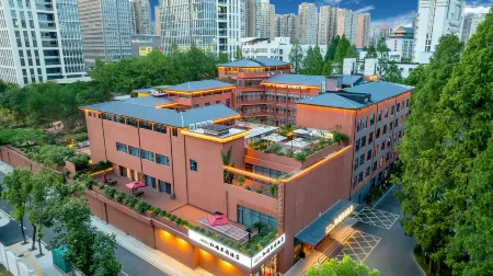 redwall garden hotel Отели рядом с достопримечательностью «Beiyang No.2 Bridge»