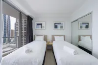 Resort Style Chevron Apartments Surfers Paradise by Gold Coast Travels - Homestays