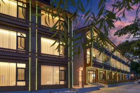 Lugu Lake Wangshu·Muhu Hotel Отели рядом с достопримечательностью «Yongningtu Zhifu»