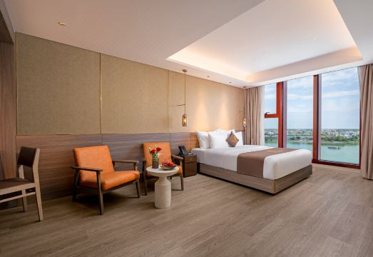 4. 르 카레 후에..