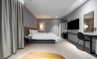 Daejeon Yuseong Top Cloud Hotel