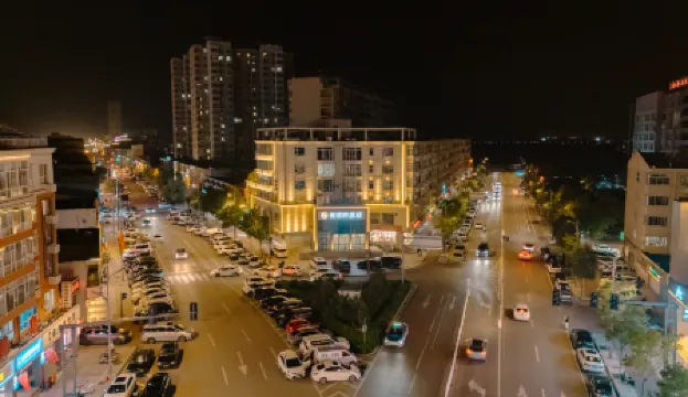 Rest Hotel (Taiyuan Qingxu People's Square Zilin Road)