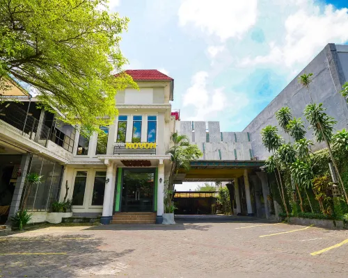 Tripletree Novon Family Hotel Hotels in Blimbing