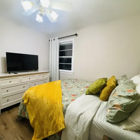 Elegant 3BR/2BA House in the Heart of Princeton + Free Parking