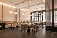 STADSBESÖK Longzhu Hotel (Yibin Guanying Ancient Street Hejiangmen Square) Hotel a Yibin