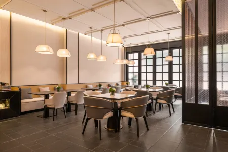 STADSBESÖK Longzhu Hotel (Yibin Guanying Ancient Street Hejiangmen Square) Отели рядом с достопримечательностью «Li Zhuang Lv You»