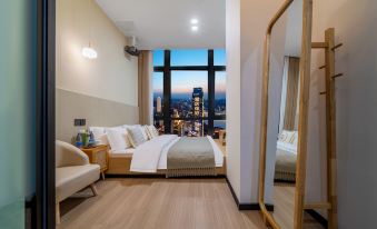 Manju High-altitude River View Hotel (Jiefangbei Hongyadong Branch)