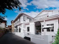 Chantia·Left Bank | French Designer Hotel (Dukezong Ancient Town Giant Buddha Prayer Wheel Shop)