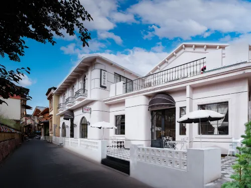 Chantia·Left Bank | French Designer Hotel (Dukezong Ancient Town Giant Buddha Prayer Wheel Shop)