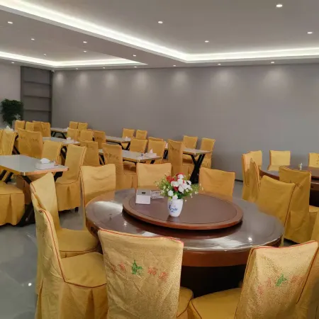 Tianyuan Hotel (Uxin Banner Cultural and Sports Center)