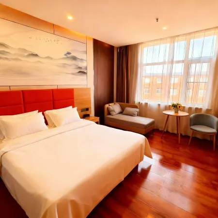 Junyue Huating Holiday Hotel