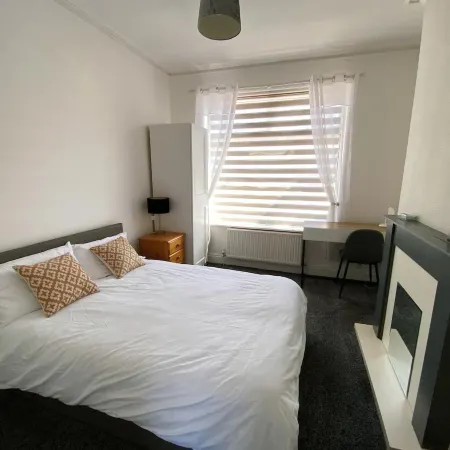 Modern room for short stay in Salford, PLAB Samson Отели рядом с достопримечательностью «BBC Salford Quays»