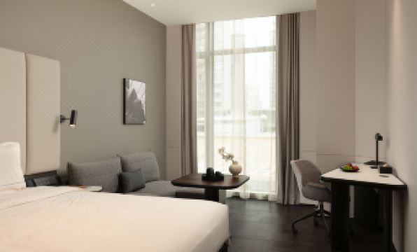 Zhuhai Jinwan Huafa Shangdu Aviation New City Atour Hotel