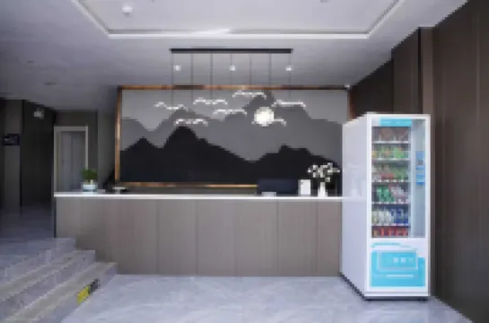 Ningcheng Boya Light Luxury Hotel