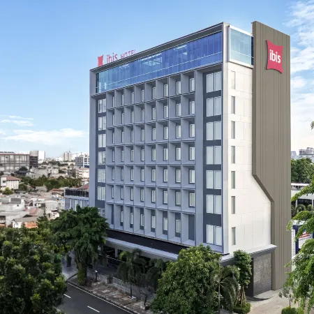 Ibis Jakarta Raden Saleh Отели рядом с достопримечательностью «Сенен»