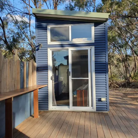 Blue Orchid Tiny House Отели в г. Клэр