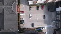 Meishan Hotel (Sansu Temple Wanda Plaza Branch) - parking