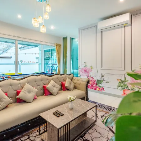 M4 Billion Pool Villa Cha-am