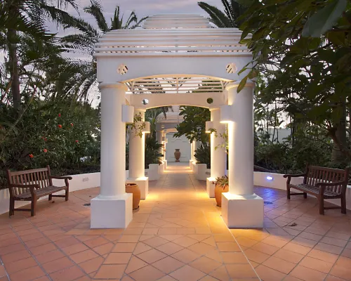 ULTIQA Burleigh Mediterranean Resort 伯利角酒店